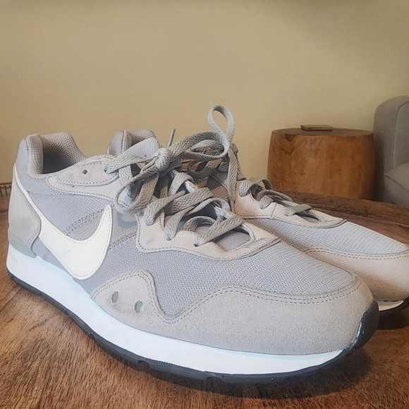 Nike Venture Runner Wide DM8453-003 Lt Smoke Grey/White Sneakers Men's Size 13 - Picture 8 of 14
